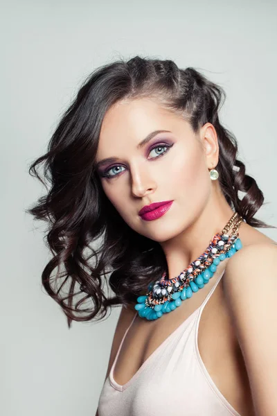 Mooi Model vrouw met perfecte make-up — Stockfoto