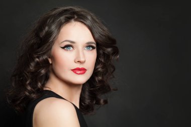 Makyaj ve sağlıklı güzel kadın güzellik moda portre 