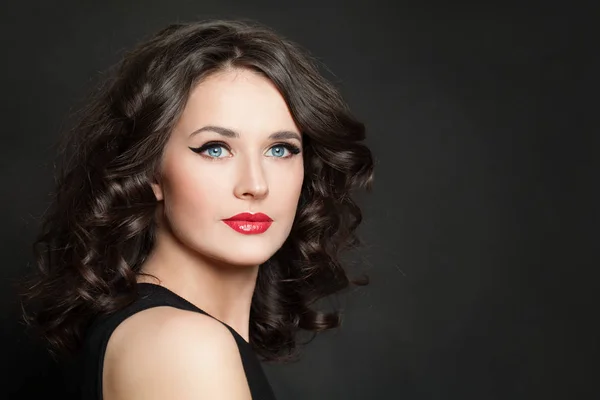 Beauty Fashion Portret van mooie vrouw met make-up en gezond — Stockfoto