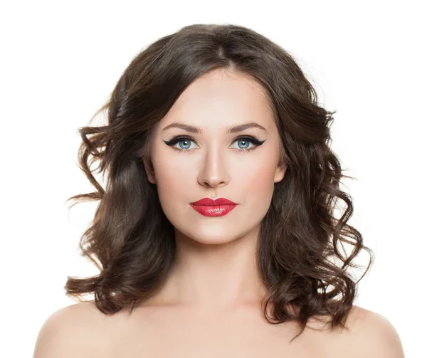 Schoonheid model vrouw. Meisje met make-up en krullend haar geïsoleerd — Stockfoto