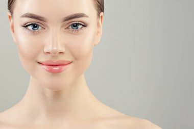 Berrak tenli güzel kadının closeup portresi