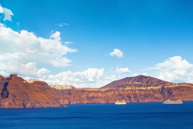 Santorini kaldera, Akdeniz ve gökyüzü bulutları
