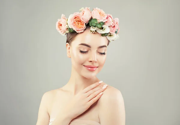 Young woman spa model portrait. Pretty girl with clear skin — 스톡 사진