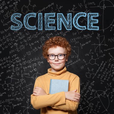 Lern Bilim. Tahta arka plan da akıllı öğrenci çocuk