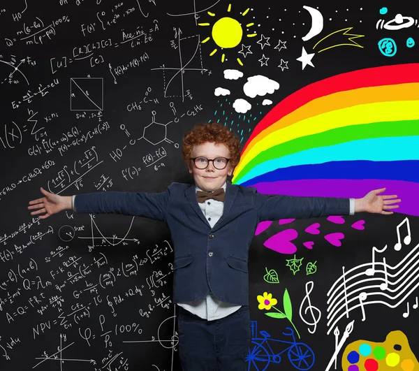 Schüler in Uniform. Konzept wissenschaftlicher und künstlerischer Berufe — Stockfoto