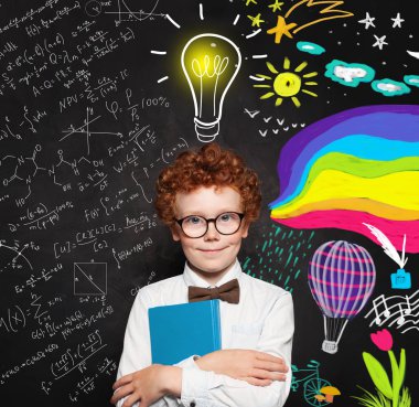 Zeki genç çocuk portresi. Beyin fırtınası, yaratıcılık, bilim 