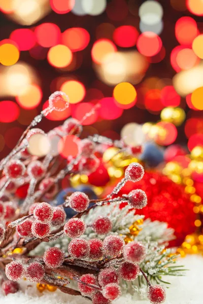 Rote Weihnachten Stechpalme Beeren vor abstraktem Bokeh Licht Hintergrund — Stockfoto