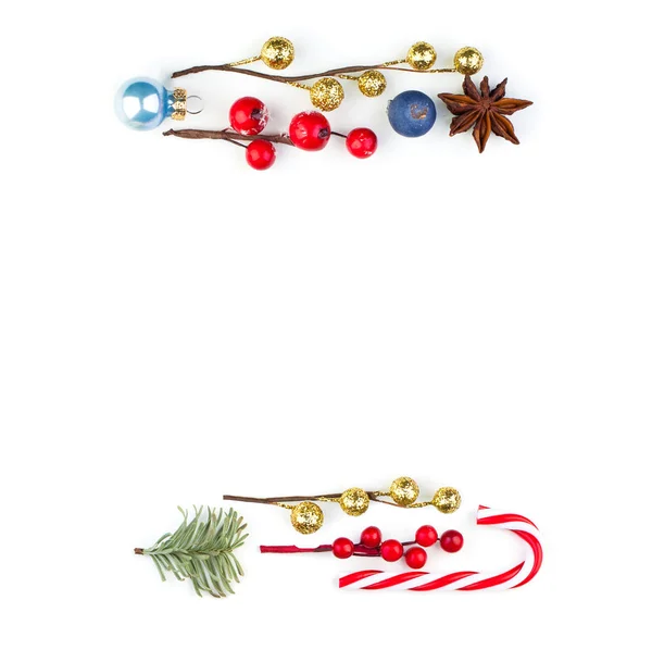 Kırmızı holly çilek, baubles ile güzel Noel sınırı — Stok fotoğraf