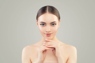 Berrak cilt portresi, kadın yüzü ile güzel spa kadın