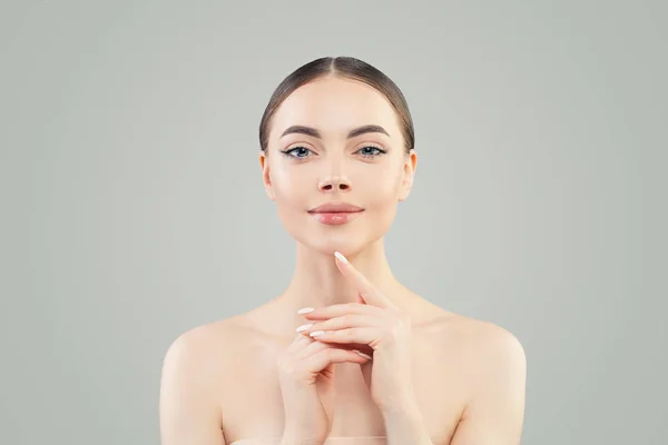 Retrato de mujer spa. Cuidado de la piel, cosmetología y concepto anti envejecimiento —  Fotos de Stock