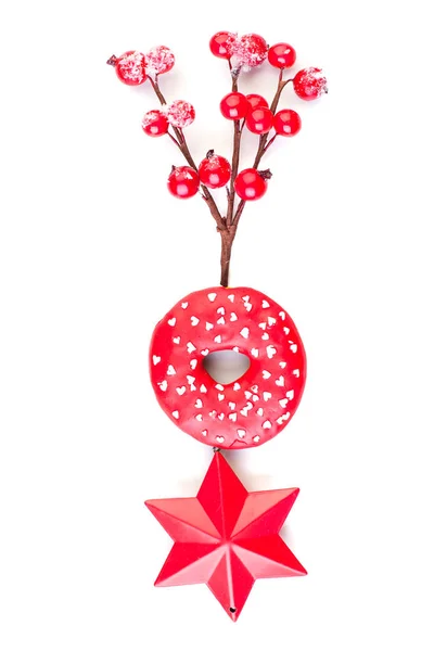 Cartão de Natal com composição vermelha. Bagas vermelhas azevinho, estrela — Fotografia de Stock