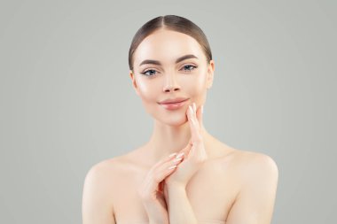 Genç güzel kadının portresi. Cilt bakımı, kozmetoloji 