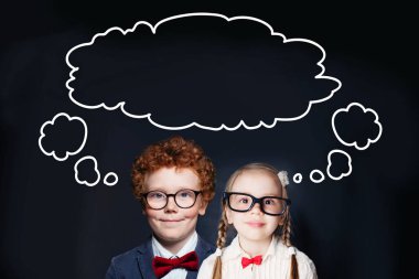 Konuşma kabarcık bulut ile çocuk küçük erkek ve kız