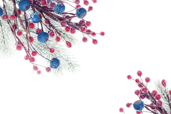 녹색 크리스마스 나무 나뭇 가지와 파란색 크리스마스 배경 — 스톡 사진