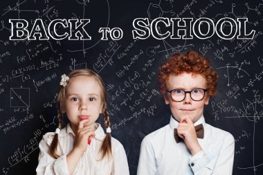 Akıllı çocuk, tahtadaki kız ve erkek.. 