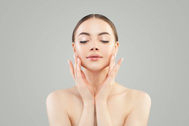 Güzel bir kadın yüzü. Doğal güzellik.