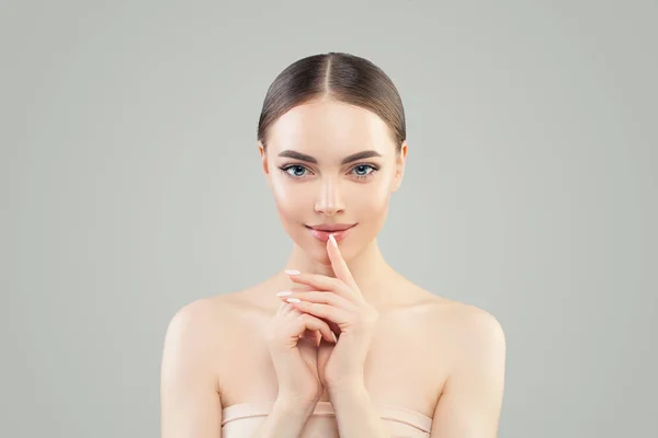 Gesunde Musterfrau mit klarem Hautbild. Wellness, Wellness — Stockfoto