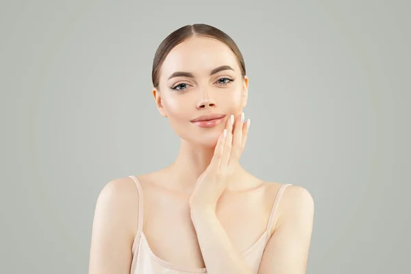 Hermosa cara. Spa, bienestar, cosmetología y tratamiento facial — Foto de Stock