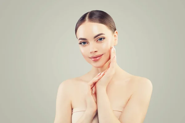 Jonge mooie vrouw portret — Stockfoto