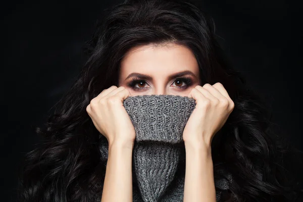 Pretty brunette woman wearing gray sweater — Stock Photo, Image