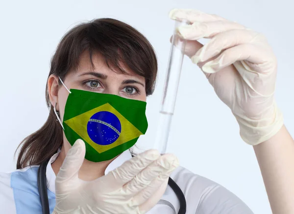 Scientist Woman Mask Brazil Flag Research Viruses Laboratory Prevention Pandemic — Stock Photo, Image