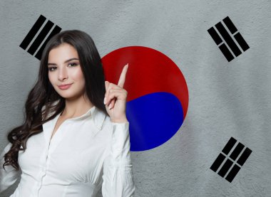Baş parmağı havada bir kadın. Eğitim ya da iş konsepti