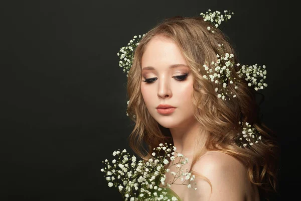 Jovem Cara Mulher Perfeita Menina Com Maquiagem Natural Longo Cabelo — Fotografia de Stock