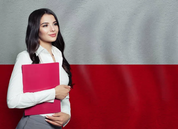 Mujer Joven Con Libro Rojo Concepto Aprendizaje Negocio — Foto de Stock