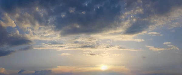 Noite Pôr Sol Céu Nuvens Fundo Bela Paisagem Com Nuvens — Fotografia de Stock