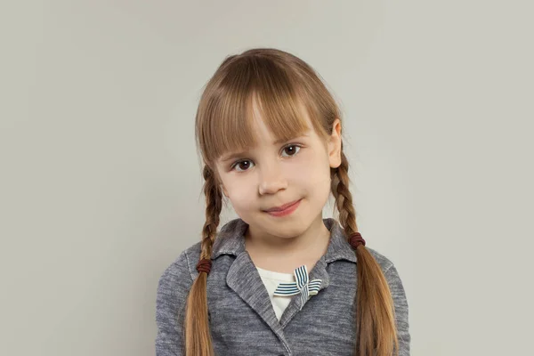 Fröhliches Kind Auf Weißem Hintergrund Kleines Mädchengesicht — Stockfoto