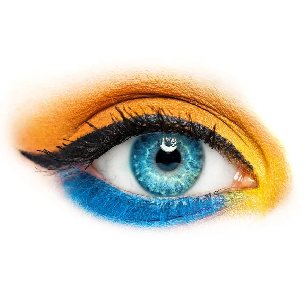 Auge Mit Make Auf Weiß Lebendiger Blauer Und Gelber Lidschatten — Stockfoto