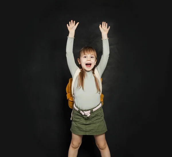 Щаслива Маленька Дівчинка Розважається Дошці Фону — стокове фото