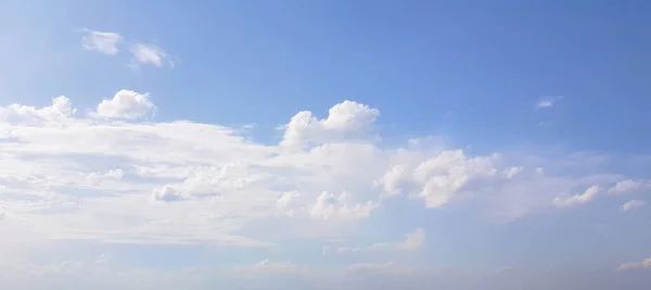 Голубое Небо Фоне Красивый Пейзаж Облаками Дневным Небом — стоковое фото