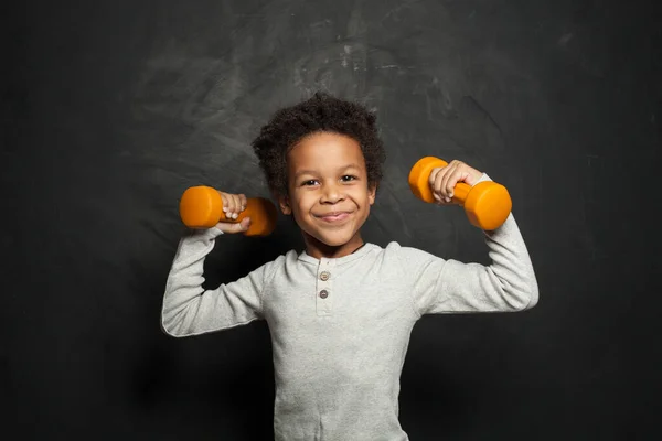 Feliz Forte Preto Criança Menino Com Halteres — Fotografia de Stock