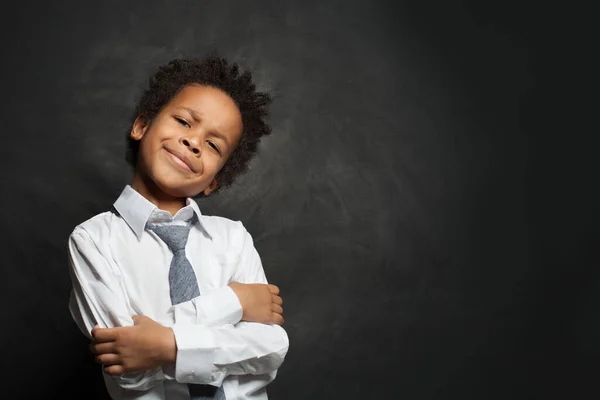 Έξυπνο Αστείο Μαύρο Παιδί Αγόρι Λευκό Πουκάμισο Και Γραβάτα Μαύρο — Φωτογραφία Αρχείου