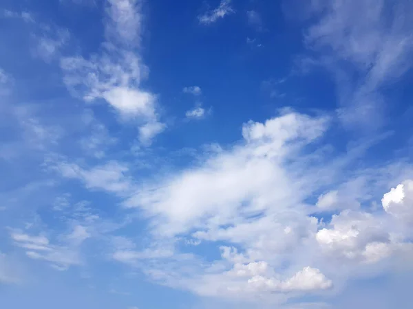 青い空の雲の背景 雲と美しい風景 — ストック写真
