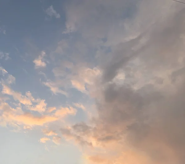 Ουρανό Ηλιοβασιλέματος Σύννεφα Και Ήλιο — Φωτογραφία Αρχείου