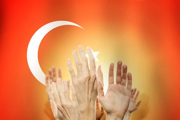 トルコの国旗を背景に — ストック写真