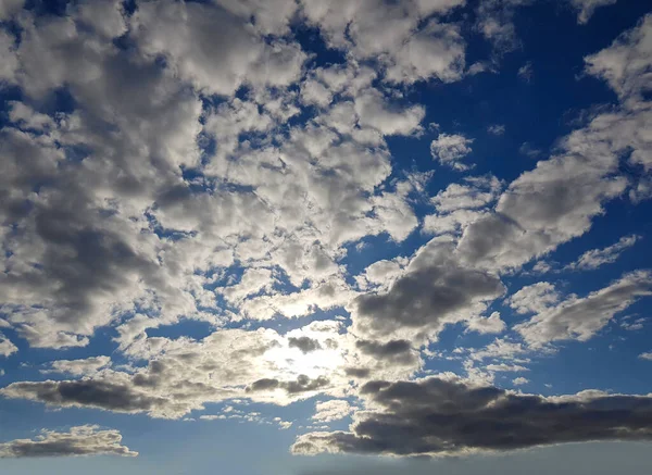 Μπλε Ουρανός Άσπρα Σύννεφα Όμορφο Τοπίο — Φωτογραφία Αρχείου