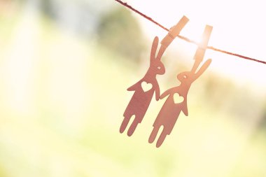 PIN iple asılı aşık ahşap tavşan sevimli birkaç. Aşk ve romantizm sembolü