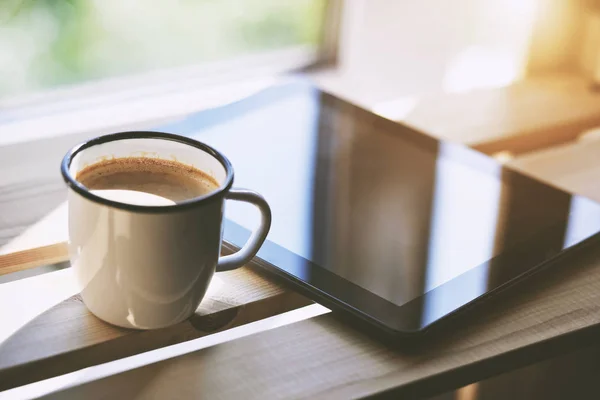 Taza Café Mañana Con Tableta —  Fotos de Stock