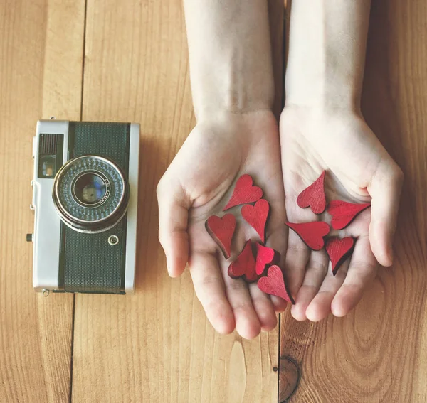 Mano Con Corazones Como Símbolo Las Redes Sociales Para Fotos — Foto de Stock