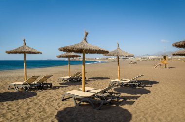 Tenerife adasında uzun kum plaj