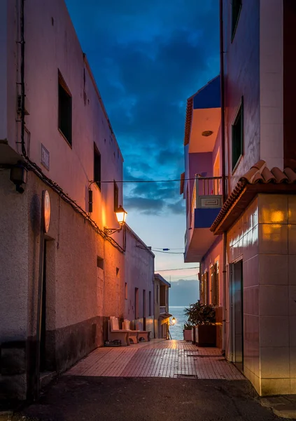 Calles nocturnas de Puerto Santiago, Tenerife — Foto de Stock