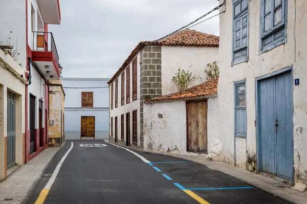 Típico Canarias antiguo pueblo calle — Foto de Stock
