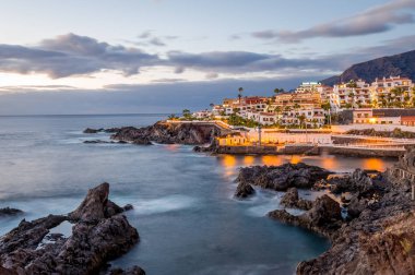 Geç saatte Puerto Santiago, Tenerife Adası