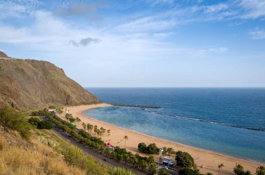 Tenerife Adası ünlü Teresitas plaj earial manzarası kum.