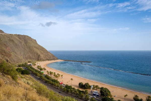Ilha de Tenerife famosa Teresitas praia de areia vista earial . — Fotografia de Stock