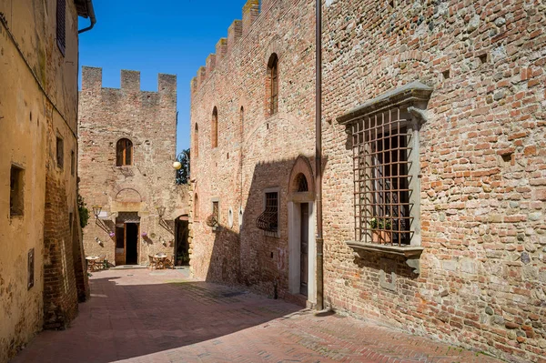 Medieval streets of Certaldo — Stockfoto