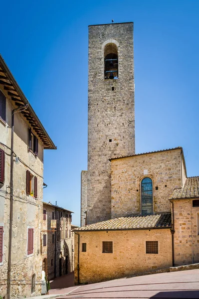 Vertical photo of San Gimignano medieval tower — Stock Photo, Image